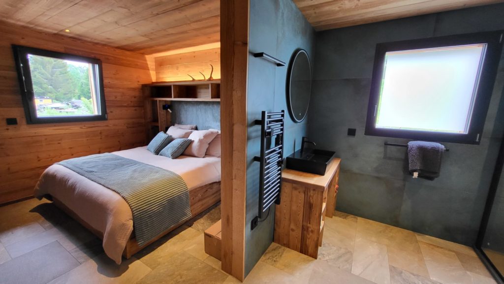 chambre et salle de bain