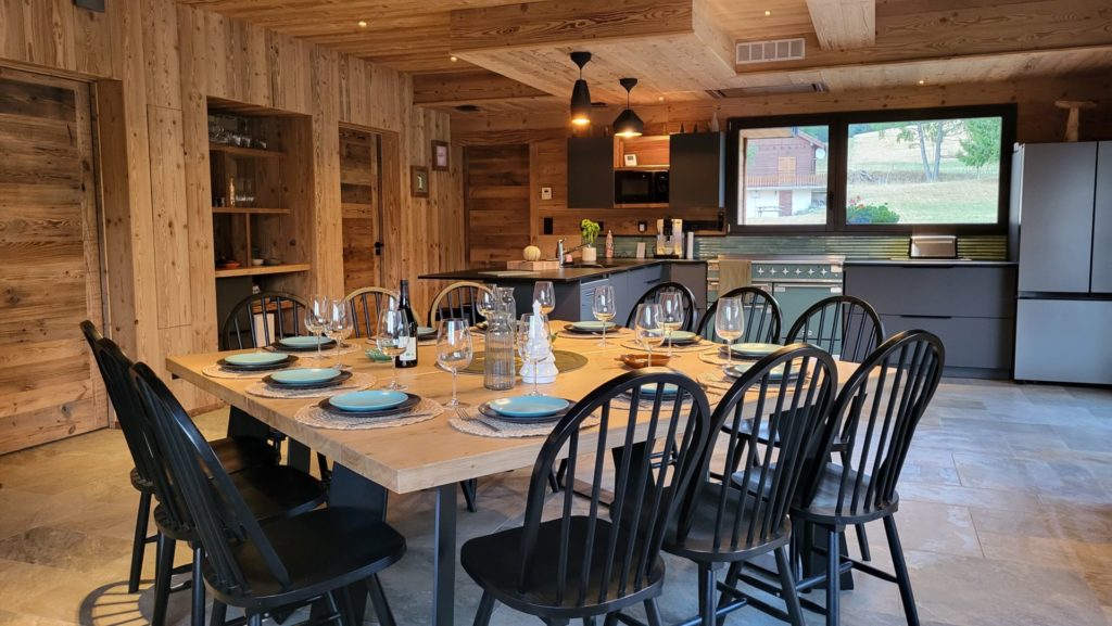 VUE ENSEMBLE CUISINE SALLE à MANGER